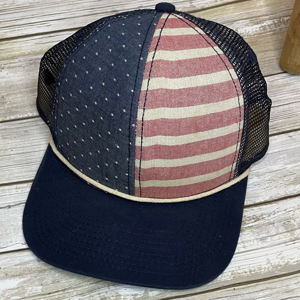 𝅺FREEPORT authority hat in blue and red so that you can show that American pride